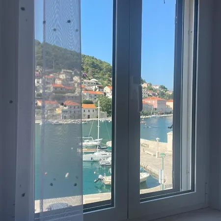 Brac * Pucisca